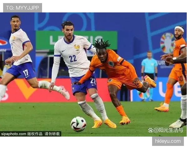 荷兰新星加克波闪耀赛场，助球队挺进关键战役