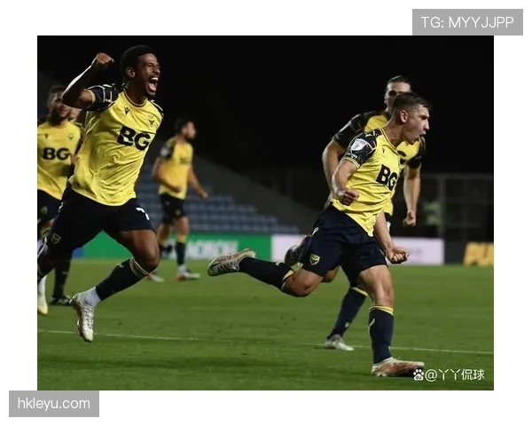 利兹联实力稳步提升，新赛季信心倍增